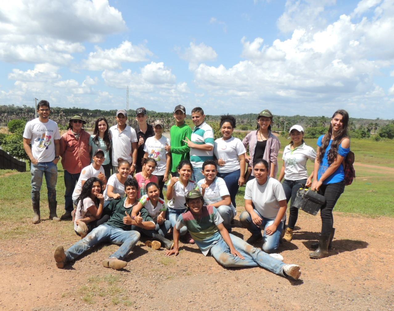Alunos participam de aula prática em fazenda de Caracaraí