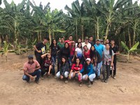 Estagiários do CNP visitam propriedade produtora de banana em Iracema